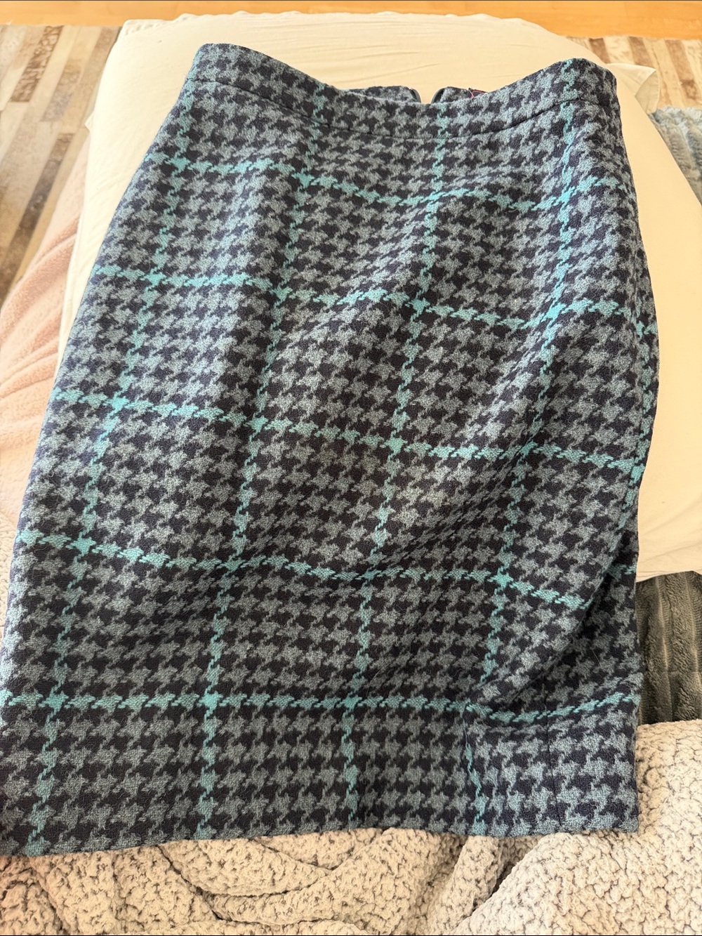 Pure Collection Teal and Black Houndstooth Pencil Skirt